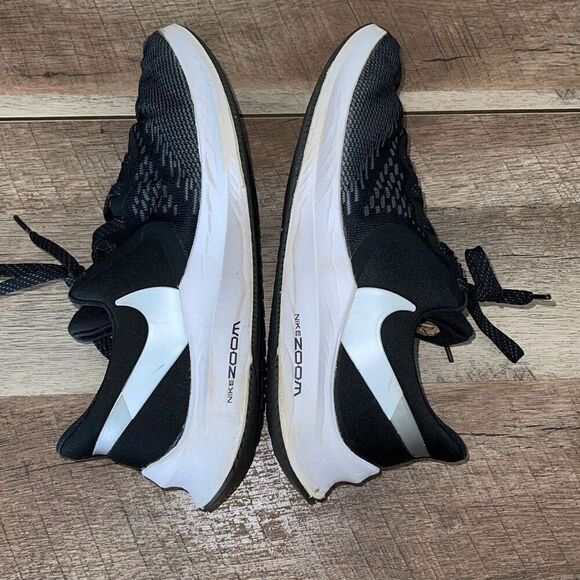 Nike Women’s Air Zoom Winflo 6 Lace Up Low Top Running Shoes Black White Size 7. main image 4